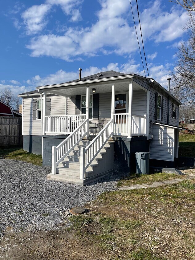 Primary Photo - 109 Mack St