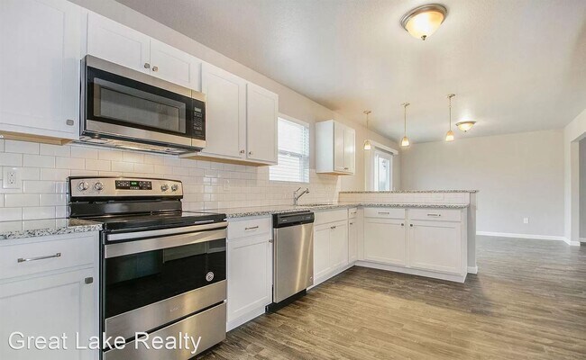 Building Photo - 4 br, 2.5 bath House - 2414 View Lane