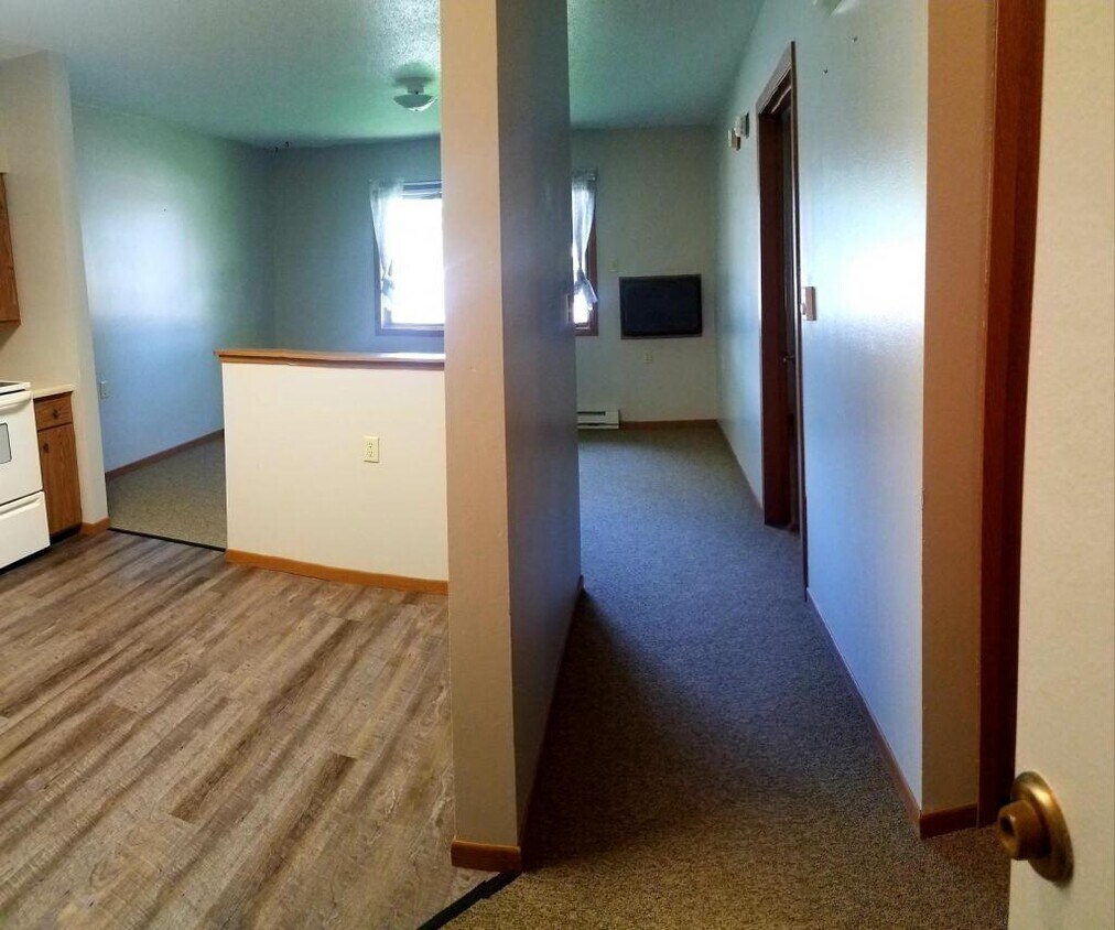 Foto principal - 106 1st St NE Apt #12, DeSmet SD 57231