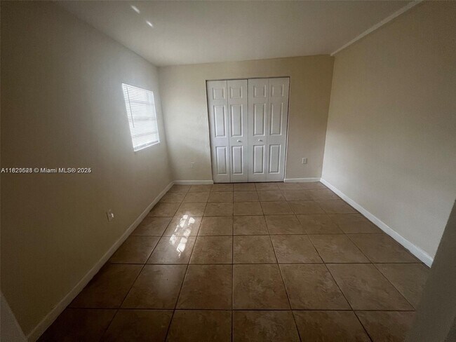 Foto del edificio - 3350 SW 37th St