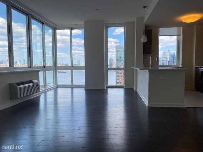 Foto del edificio - 427 Washington Blvd