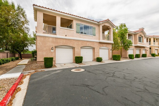 Foto del edificio - CONDO ACROSS FROM THE DISTRICT @ GREEN VALLEY