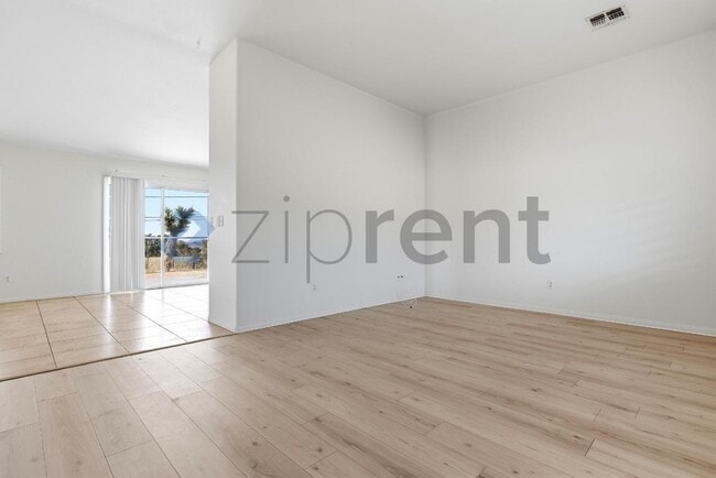 Building Photo - Unit