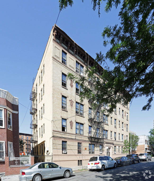 Building Photo - 800 E 179th