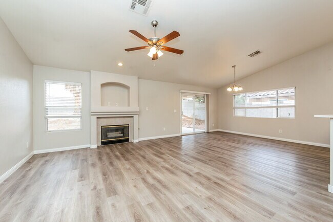 Foto del edificio - 5235 Acacia Grove St