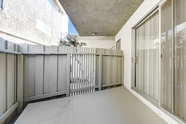 Foto del edificio - 3625 Mentone Ave
