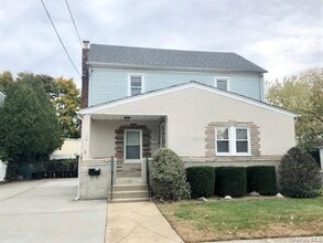 Building Photo - 105 Burtis St