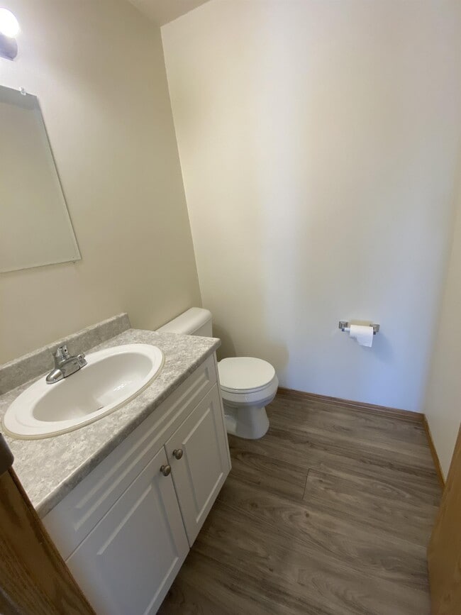 Building Photo - 9313 C-93107 107 Ave