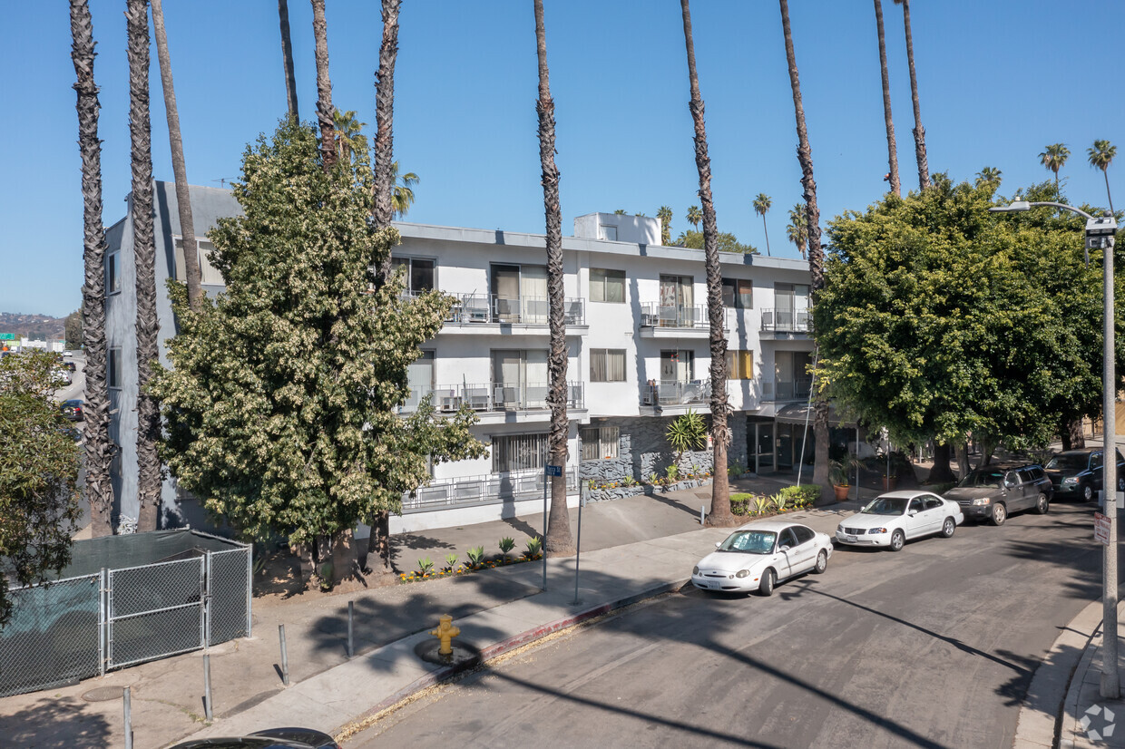 1811 Tamarind Apartments - Apartments in Los Angeles, CA | Westside Rentals