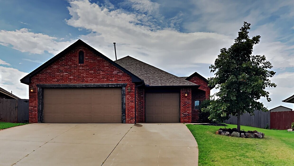 Foto principal - Very Nice 3 Bedroom 2 Bath Home in Yukon S...