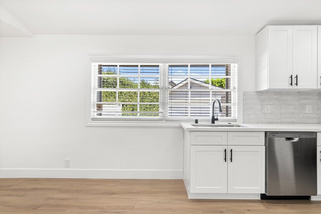 Kitchen Window Sunlight - 5227 Beckford Ave
