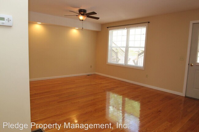 Building Photo - 101-410 Riverview Ln