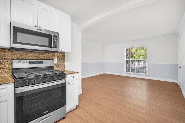 Foto del edificio - 3245 Virginia St