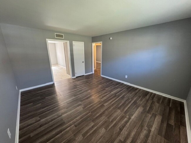 Foto del edificio - MOVE IN READY!!! LawnCare Services Provide...