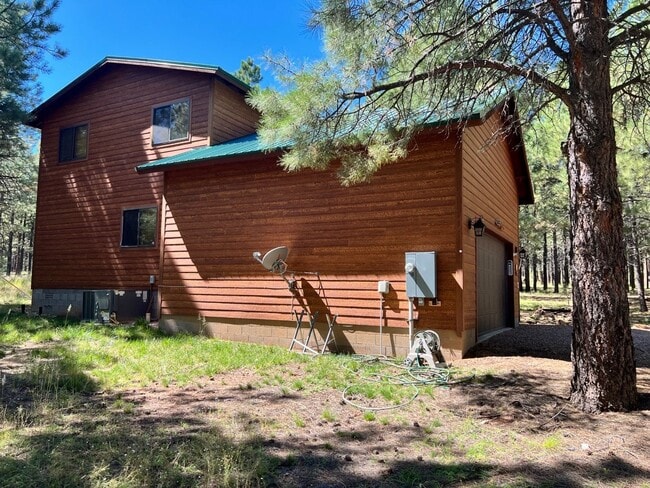 Building Photo - 930 Rainbow Mine Rd