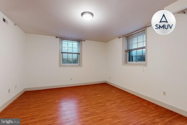 Building Photo - 11 E Chase St