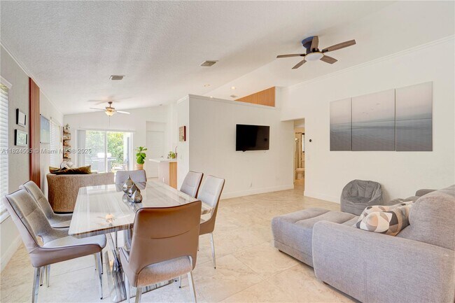 Building Photo - 1482 Canary Island Dr