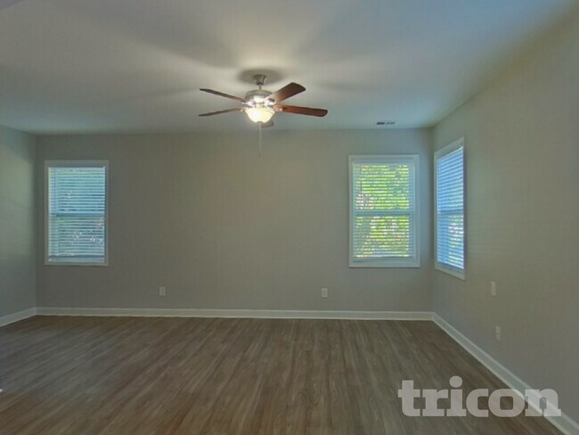 Building Photo - 806 Simones Ct