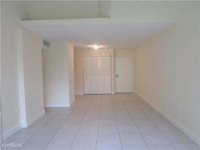 Building Photo - 8810 Fontainebleau Blvd