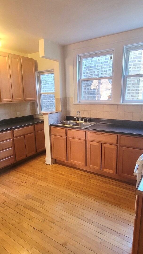 Foto del edificio - 3538 N New England Ave