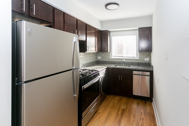 Building Photo - 727 Elm Pl