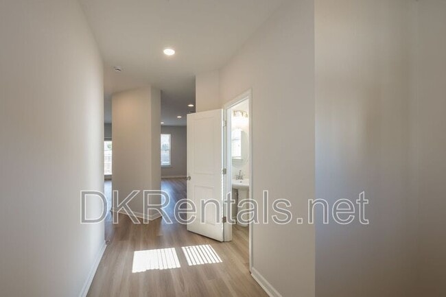 Building Photo - 2928 Cottage Ln