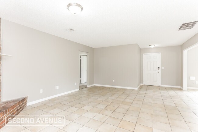 Foto del edificio - 8027 Sable Woods Dr N