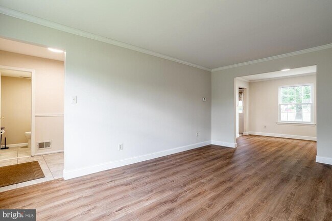 Foto del edificio - 10 Honey Locust Ln