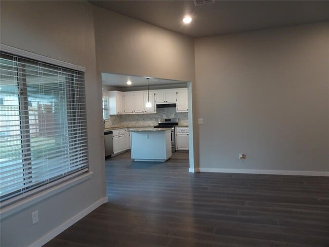Building Photo - 8412 Pinewood Dr