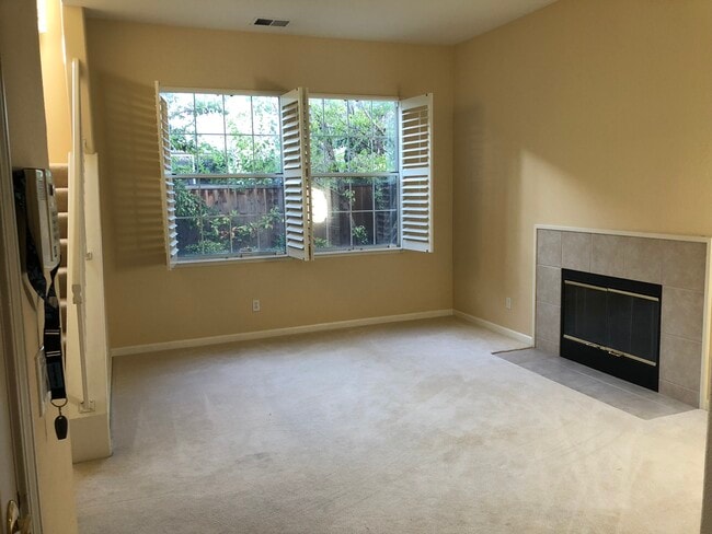 Foto del edificio - 2295 Lenox Pl