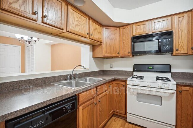 Foto del edificio - 6084 Netherton St