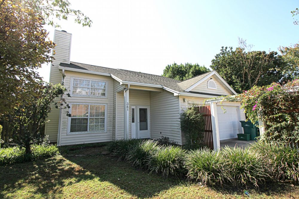 Primary Photo - 341 Sailfish Cir