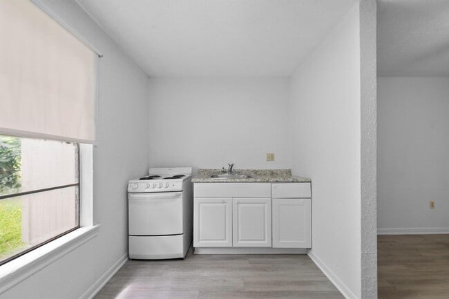 Foto del edificio - 806 E Emily Ave