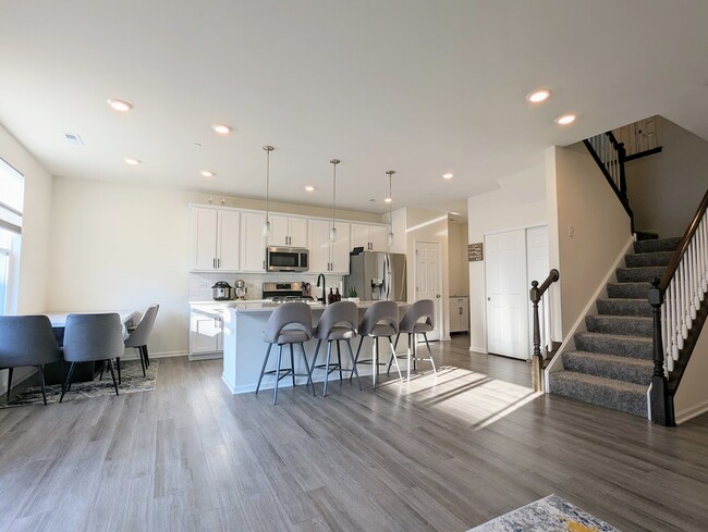 Building Photo - 3113 Geranium Way