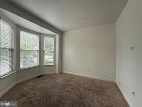 Building Photo - 10026 Edgewater Terrace