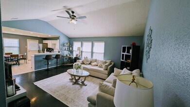 Building Photo - 5714 Turner Oaks