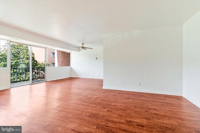 Foto del edificio - 5801 Quantrell Ave