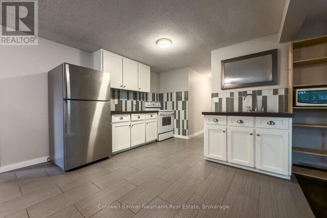 Building Photo - 723 Scottsdale Dr