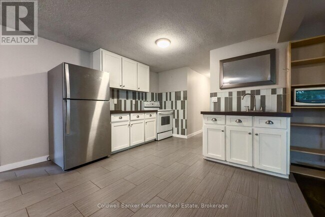 Photo du bâtiment - 723 Scottsdale Dr