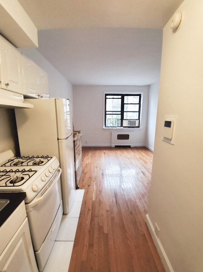 Building Photo - 257 E 61st St