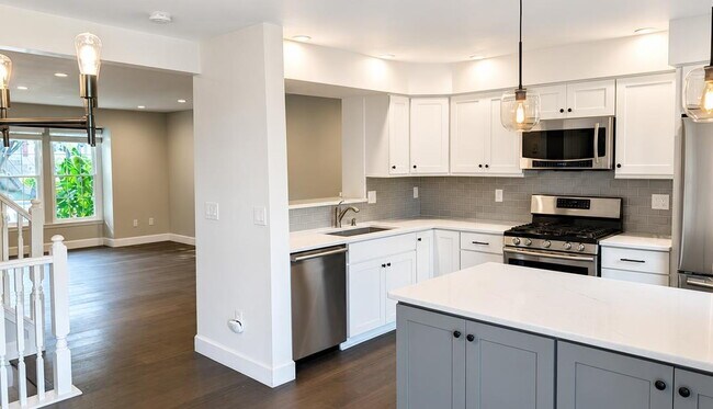 Foto del edificio - Charming Three-Bedroom Townhome in a Prime Ashburn Location