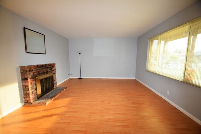 Foto del edificio - 2070 Sierra Wood Dr