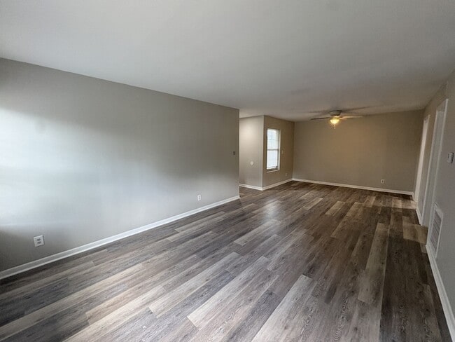 Building Photo - 614 Hardison St