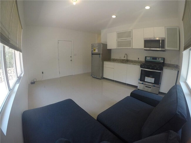 Building Photo - 1611 Michigan Ave