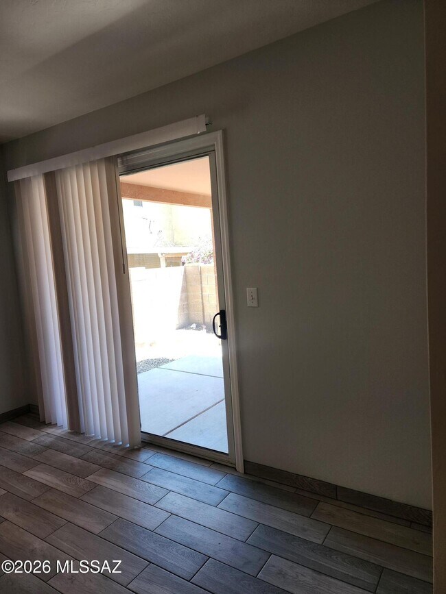 Foto del edificio - 7631 E Desert Overlook Dr