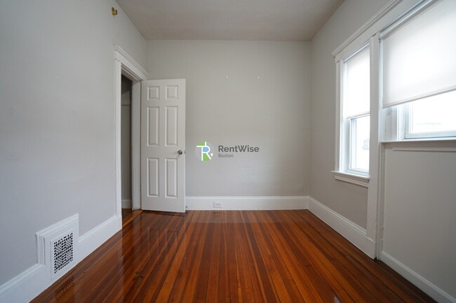 Foto del edificio - 19 Roseclair St