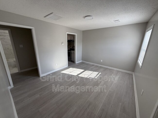 Foto del edificio - 1157 N Belvedere Blvd