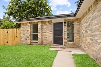 Building Photo - 7310 Londres Dr
