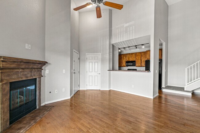 Foto del edificio - Awesome Penthouse Condo in Town Center Terrace!
