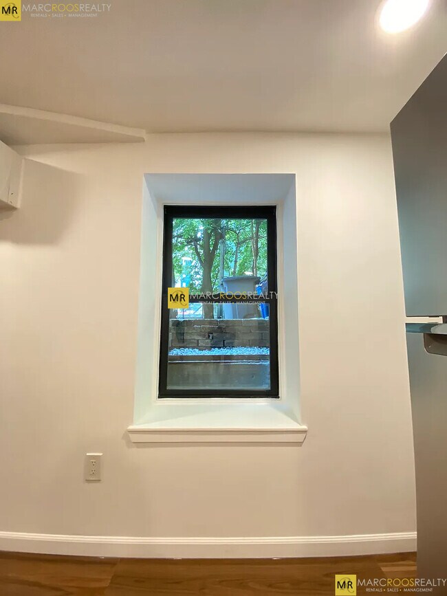 Foto del edificio - 688 Parker St